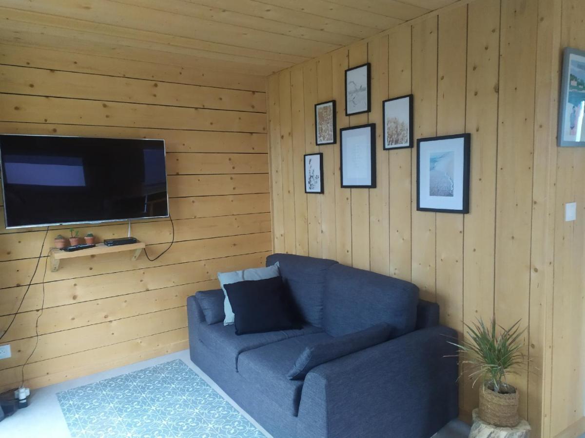 Tiny House Dans Jardin Arbore 佩罗斯－吉雷克 外观 照片
