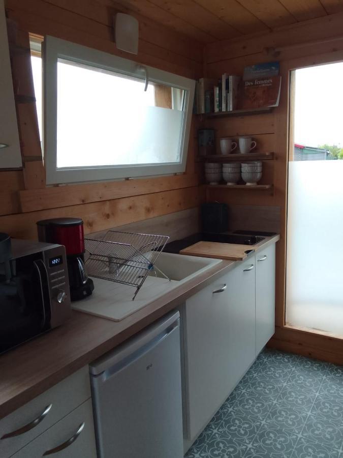 Tiny House Dans Jardin Arbore 佩罗斯－吉雷克 外观 照片